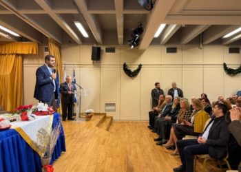 O Παύλος Μαρινάκης σε κοπή πρωτοχρονιάτικης πίτας 10 και 11 Ιανουαρίου