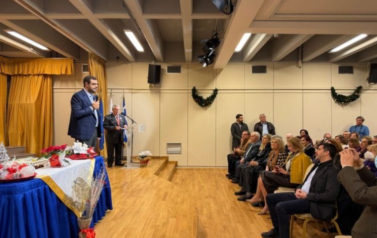 O Παύλος Μαρινάκης σε κοπή πρωτοχρονιάτικης πίτας 10 και 11 Ιανουαρίου