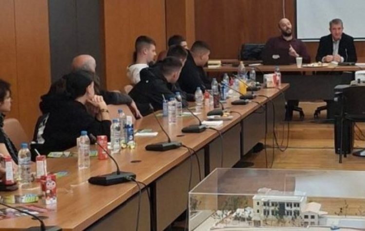 Οι μαθητές τα «είπαν» με τον δήμαρχο για τα προβλήματα στα σχολεία