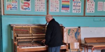 Ο κορυφαίος χορδιστής Αρμάος στο 1ο Δημοτικό Σχολείο Μεταμόρφωσης