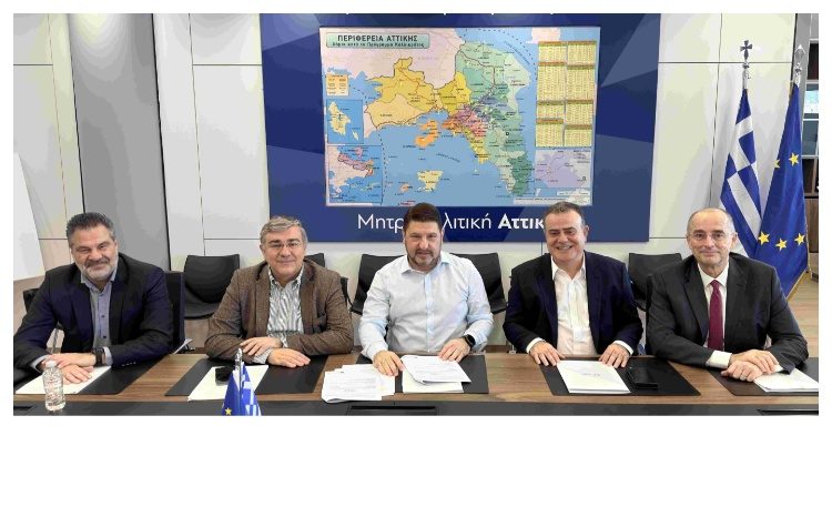 Στιγμιότυπο από την υπογραφή της ένταξης του δικτύου αποχέτευσης της Παλλήνης στα γραφεία της Περιφέρειας Αττικής