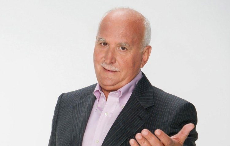 Ο Χ. Μπονάτσος αποχαιρετά τον Γιώργο Παπαδάκη