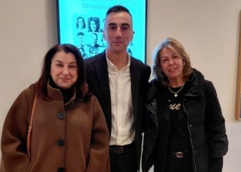 Αριστερά η αντιδήμαρχος Παπάγου-Χολαργού Γεωργία Παγώνη