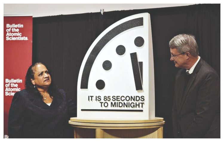 Οι επιστήμονες πάντως έχουν φτιάξει το λεγόμενο «Ρολόι της Αποκάλυψης» εδώ και περίπου 80 χρόνια, μετρώντας έτσι τον κίνδυνο ολοκληρωτικής καταστροφής της ανθρωπότητας.