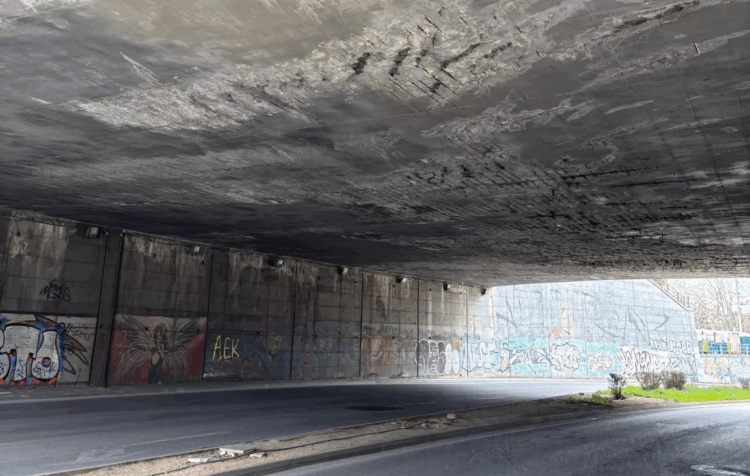Αποκολλήθηκαν τσιμέντα στη σήραγγα στην Εθνικής Αντιστάσεως