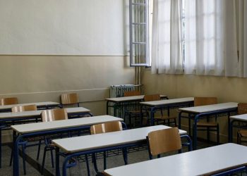 Ακούει κανείς;