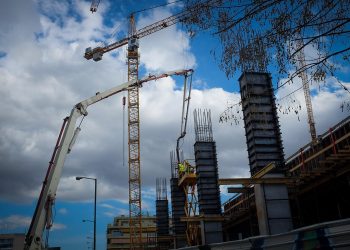 Την στήριξή του στην προσφυγή που κατέθεσαν στο ΣτΕ 5 Δήμοι της βόρειας και νότιας Αθήνας κατά του Π.Δ. για το «Περιβαλλοντικό Ισοσύναμο» του ΝΟΚ, εκφράζει με ανακοίνωσή του το Δίκτυο Αυτοδιοίκησης της ΝΕΑΣ ΑΡΙΣΤΕΡΑΣ.