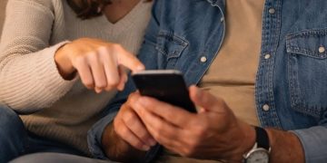 Γονείς στο κινητό