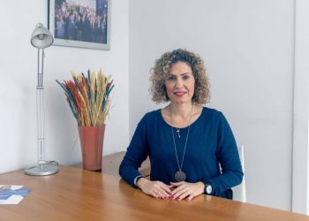 Η επικεφαλής της παράταξης «Αγαπάμε το Χαλάνδρι» Κρίστη Αγαπητού