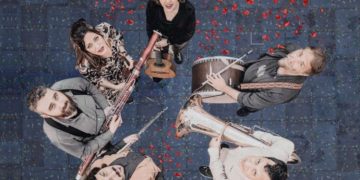 Μία μουσικο-αφηγηματική παράσταση για τη θυσία και τη μνήμη των λουλουδιών