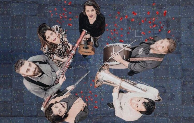 Μία μουσικο-αφηγηματική παράσταση για τη θυσία και τη μνήμη των λουλουδιών