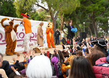 Πλήθος κόσμου στην αποκριάτικη παρέλαση του Δήμου Φιλοθέης – Ψυχικού