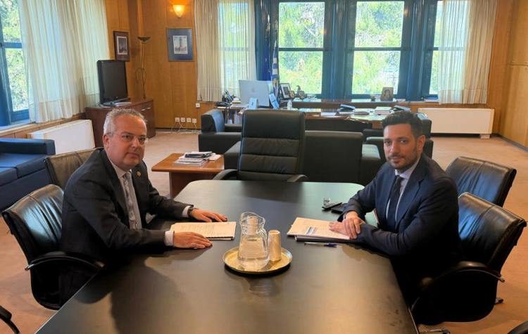 Δεξιά ο Κωνσταντίνος Κυρανάκης, με αριστερά του τον Ηλία Αποστολόπουλο