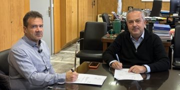 «Έπεσαν» υπογραφές ανακατασκευής πεζοδρομίων