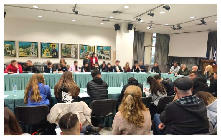 Μαθητική συνάντηση με επίκεντρο την σχολική βία, την νεανική παραβατικότητα και την προστασία των δημοτικών κτηρίων διοργάνωσε ο Δήμος Αμαρουσίου με μεγάλη ανταπόκριση από τα σχολεία της πόλης