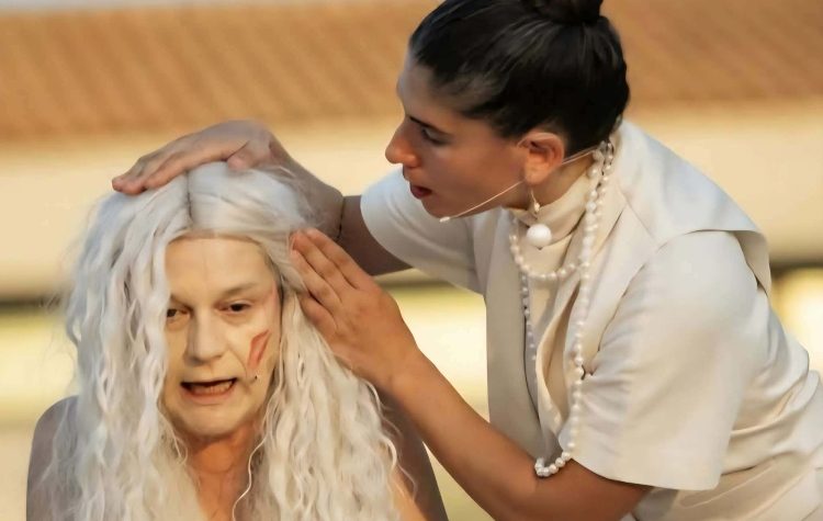 «Ουρανός απ’ άλλους τόπους - ρόδα στο μαντίλι»​ στο Θέατρο Φούρνος