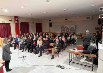  Με αφορμή την Παγκόσμια Ημέρα της Ελληνικής Γλώσσας, που θεσπίστηκε το 2025 από την UNESCO, το 1ο Δημοτικό Σχολείο Βριλησσίων πραγματοποίησε την Πέμπτη 5 Φεβρουαρίου μια πολύ άκρως ενδιαφέρουσα εκδήλωση-  ομιλία αφιερωμένη στη διαχρονία της ελληνικής γλώσσας και τον ρόλο της στη σύγχρονη εκπαιδευτική έρευνα και πράξη