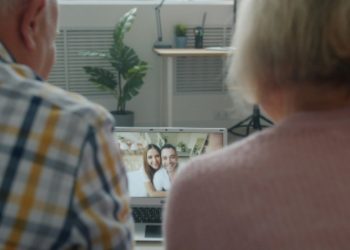 Ψηφιακή εκπαίδευση και ενδυνάμωση ηλικιωμένων μέσω Δήμου