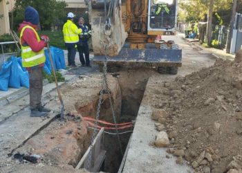 Αντικαθίσταται αγωγός αποχέτευσης και στην οδό Κοτοπούλη