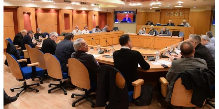 ΚΕΔΕ: «Να ακουστεί η Αυτοδιοίκηση στην συνταγματική αναθεώρηση»