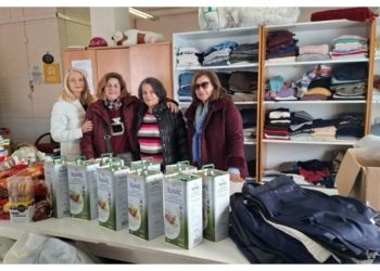 Με θερμή υποδοχή από τα στελέχη του Κοινωνικού Παντοπωλείου πραγματοποιήθηκε η επίσκεψη του συλλόγου «Πνοή» και συγκεκριμένα της προέδρου Αρετής Τιμπλαλέξη και μελών, στο πλαίσιο δράσης προσφοράς και στήριξης των ωφελούμενων οικογενειών της δομής