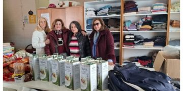 Με θερμή υποδοχή από τα στελέχη του Κοινωνικού Παντοπωλείου πραγματοποιήθηκε η επίσκεψη του συλλόγου «Πνοή» και συγκεκριμένα της προέδρου Αρετής Τιμπλαλέξη και μελών, στο πλαίσιο δράσης προσφοράς και στήριξης των ωφελούμενων οικογενειών της δομής