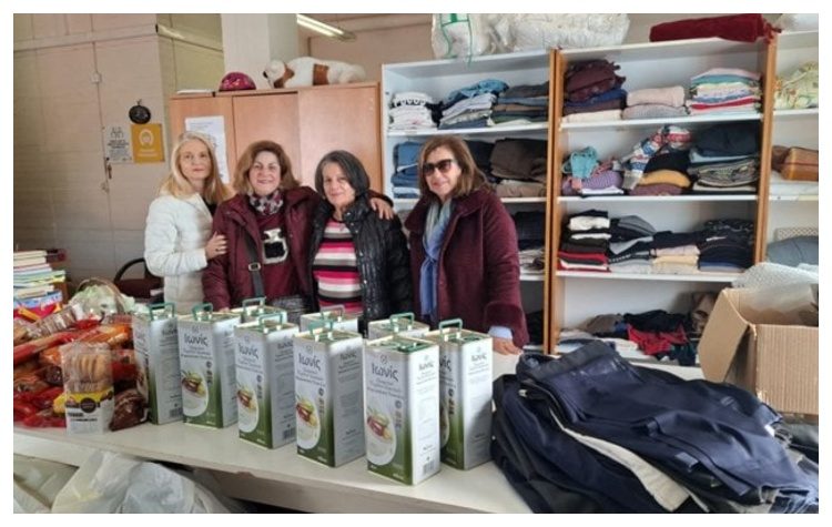 Με θερμή υποδοχή από τα στελέχη του Κοινωνικού Παντοπωλείου πραγματοποιήθηκε η επίσκεψη του συλλόγου «Πνοή» και συγκεκριμένα της προέδρου Αρετής Τιμπλαλέξη και μελών, στο πλαίσιο δράσης προσφοράς και στήριξης των ωφελούμενων οικογενειών της δομής