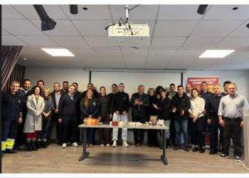 Σε ζεστό και συγκινητικό κλίμα πραγματοποιήθηκε την Κυριακή 8 Φεβρουαρίου στο Δημοτικό Κατάστημα Πεντέλης η κοπή της πρωτοχρονιάτικης πίτας του Εθελοντικού Πυροσβεστικού Κλιμακίου Πεντέλης