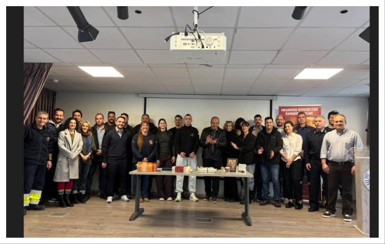 Σε ζεστό και συγκινητικό κλίμα πραγματοποιήθηκε την Κυριακή 8 Φεβρουαρίου στο Δημοτικό Κατάστημα Πεντέλης η κοπή της πρωτοχρονιάτικης πίτας του Εθελοντικού Πυροσβεστικού Κλιμακίου Πεντέλης