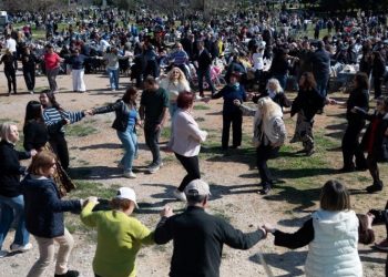 Κούλουμα στα Πευκάκια με εδέσματα και… χορό