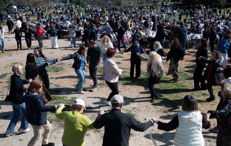 Κούλουμα στα Πευκάκια με εδέσματα και… χορό
