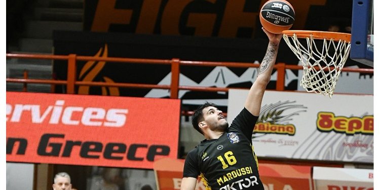 Το Μαρούσι πάλεψε για το μεγαλύτερο μέρος του αγώνα απέναντι στην φορμαρισμένη ΑΕΚ (μετρά 10 συνεχόμενες νίκες σε όλες τις διοργανώσεις), όμως η Ένωση στα τελευταία 8 λεπτά «έσφιξε» την άμυνά της και με σερί 24-7 , βρήκε περισσότερες λύσεις στην επίθεση επικρατώντας με 83-74 στο κλειστό των Άνω Λιοσίων για την 18η αγωνιστική της Basket League.