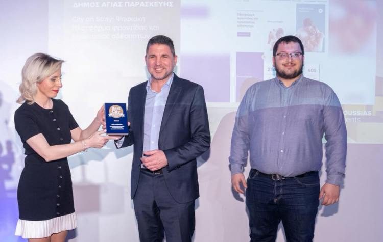 Ο δήμαρχος Αγ. Παρασκευής Γιάννης Μυλωνάκης, με τον αντιδήμαρχο Πάνο Τσόκα.