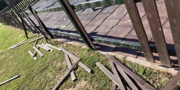 Άγνωστοι βανδάλισαν την παιδική χαρά στο πάρκο Αποστολάκη