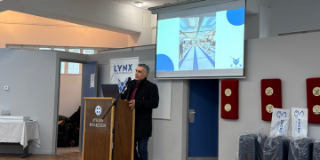 Σε εορταστικό και ιδιαίτερα ζεστό κλίμα πραγματοποιήθηκε την Κυριακή 25 Ιανουαρίου η ετήσια κοπή της πρωτοχρονιάτικης πίτας του Συλλόγου Ξιφασκίας «Λύγκας» Πεντέλης