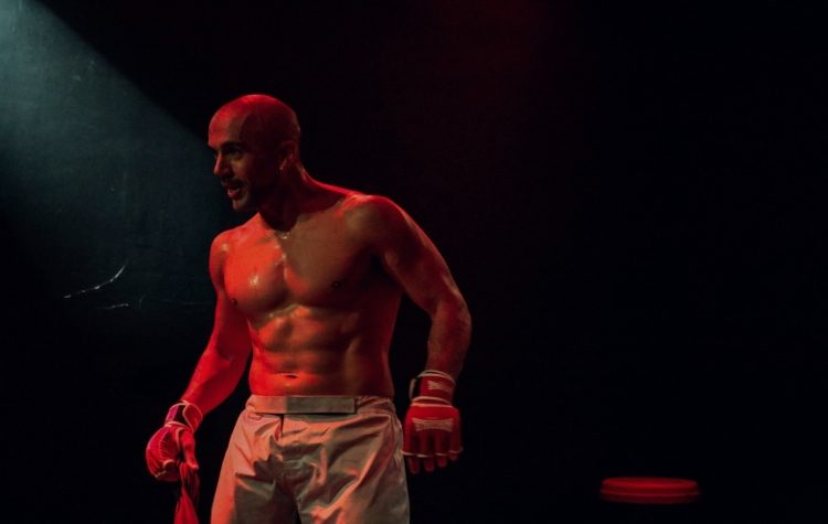 «ΤΑΠ ΑΟΥΤ» στο θέατρο Μικρό Γκλόρια