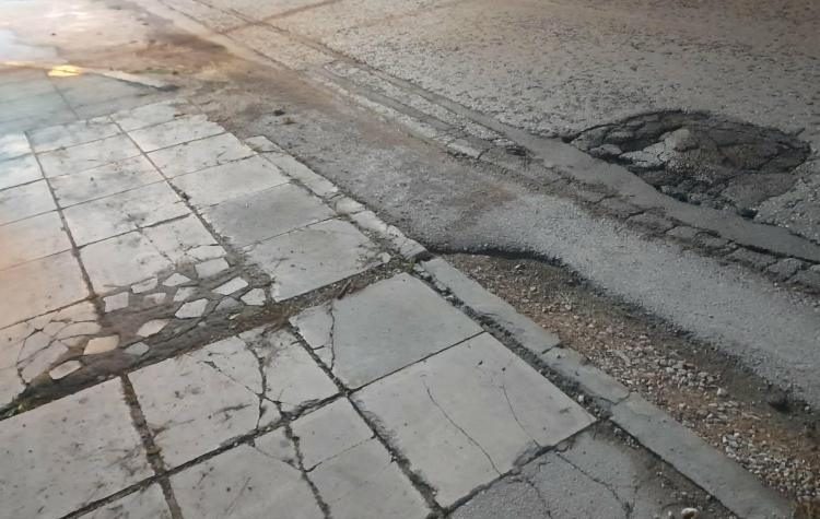 Η Λεωφόρος Δουκίσσης Πλακεντίας, στη συμβολή με τη οδό Ρουμπέση στο Χαλάνδρι.