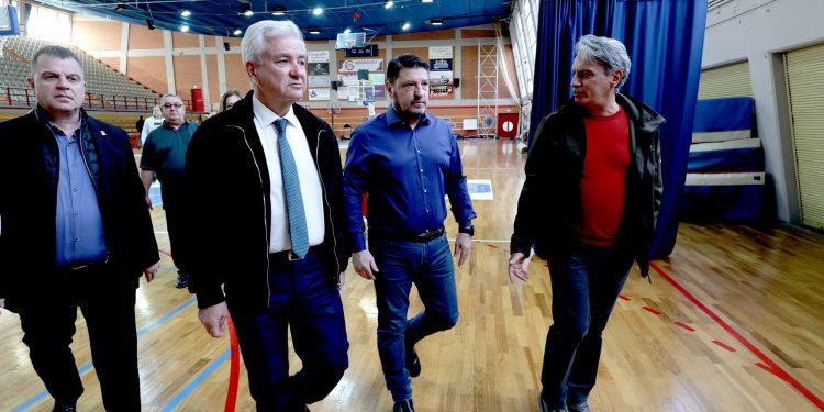 Στο πλαίσιο της επίσκεψής του στην περιοχή, πραγματοποίησε σύσκεψη εργασίας με τον δήμαρχο Λαυρεωτικής Δημήτρη Λουκά και υπηρεσιακά στελέχη