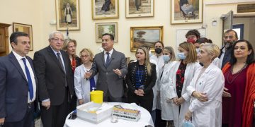 Προληπτικές εξετάσεις για τα μέλη των ΚΑΠΗ Αμαρουσίου με την παρουσία του υπουργού Υγείας Άδωνι Γεωργιάδη