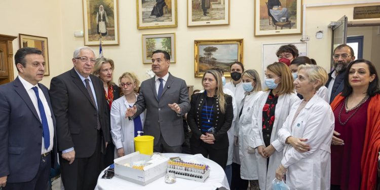 Προληπτικές εξετάσεις για τα μέλη των ΚΑΠΗ Αμαρουσίου με την παρουσία του υπουργού Υγείας Άδωνι Γεωργιάδη