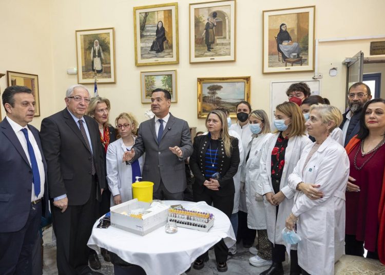 Προληπτικές εξετάσεις για τα μέλη των ΚΑΠΗ Αμαρουσίου με την παρουσία του υπουργού Υγείας Άδωνι Γεωργιάδη