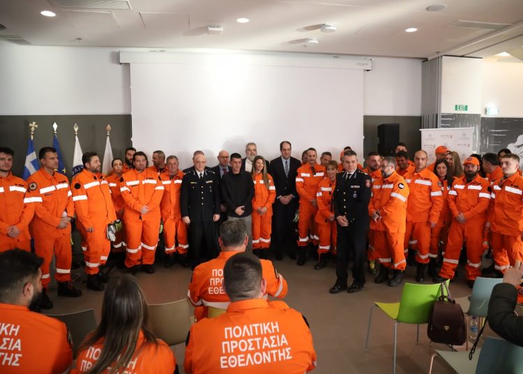 Παρουσία του Υπουργού Κλιματικής Κρίσης και Πολιτικής Προστασίας Γιάννη Κεφαλογιάννη πραγματοποιήθηκε τη Δευτέρα 16 Μαρτίου στο Ολυμπιακό Μουσείο Αθήνας στο Μαρούσι η τελετή παραλαβής Μέσων Ατομικής Προστασίας (ΜΑΠ) για τις εθελοντικές οργανώσεις Πολιτικής Προστασίας, στο πλαίσιο του προγράμματος «ΑΙΓΙΣ»