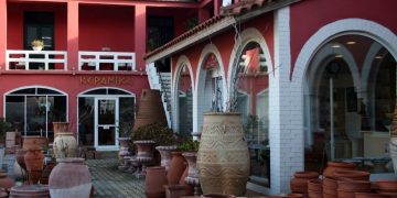 Mαθήματα τροχού στο Κέντρο Ελληνικής Κεραμικής