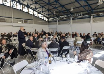 Επίσημο γεύμα προς τιμήν των Ιεραρχών και των εκπροσώπων της Εκκλησίας παρέθεσε, ως είθισται κάθε χρόνο, ο δήμαρχος Θεόδωρος Αμπατζόγλου και η διοίκηση του Δήμου Αμαρουσίου στο Κέντρο Ελληνικής Κεραμικής στο Μαρούσι, ανήμερα του εορτασμού της Κυριακής της Ορθοδοξίας την 1η Μαρτίου.