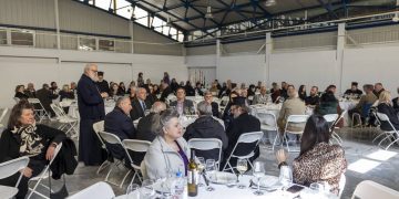 Επίσημο γεύμα προς τιμήν των Ιεραρχών και των εκπροσώπων της Εκκλησίας παρέθεσε, ως είθισται κάθε χρόνο, ο δήμαρχος Θεόδωρος Αμπατζόγλου και η διοίκηση του Δήμου Αμαρουσίου στο Κέντρο Ελληνικής Κεραμικής στο Μαρούσι, ανήμερα του εορτασμού της Κυριακής της Ορθοδοξίας την 1η Μαρτίου.