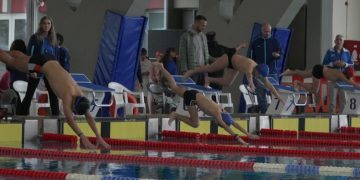 Aγώνες στο κλειστό Δημοτικό Κολυμβητήριο “Νίκος Πέρκιζας”.