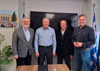 Συνάντηση των επικεφαλής τριών παρατάξεων με τον Γ. Σγουρό