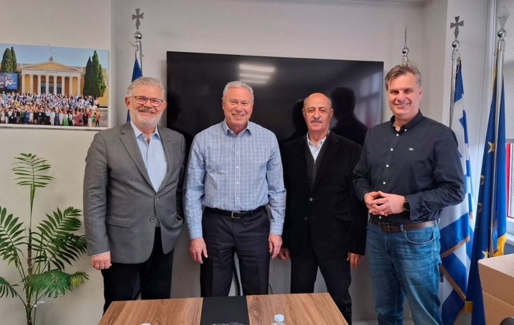 Συνάντηση των επικεφαλής τριών παρατάξεων με τον Γ. Σγουρό