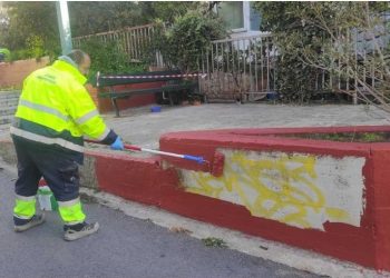 Συνεχίζονται οι εργασίες καθαριότητας, συντήρησης πρασίνου και ευπρεπισμού κοινόχρηστων χώρων σε γειτονιές του Αμαρουσίου, στο πλαίσιο του νέου κυκλικού προγράμματος που εφαρμόζει ο Δήμος, με στόχο τη συστηματική φροντίδα του αστικού περιβάλλοντος και τη βελτίωση της καθημερινότητας των κατοίκων