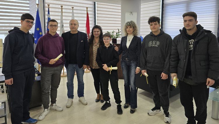 Τους συμμετέχοντες στον διαγωνισμό «Αρχιμήδης» συνάντησε ο Νίκος Μπάμπαλος